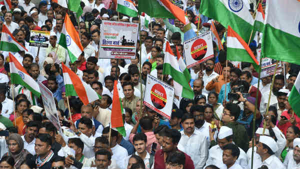 सरकार के खिलाफ हो रहे हैं प्रदर्शन