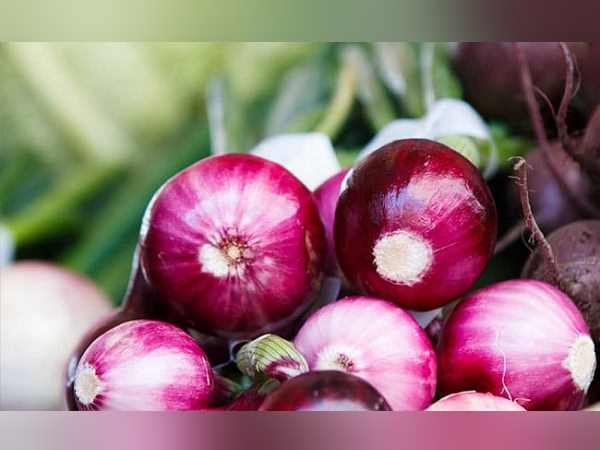 onion-costlier-than-apple-pomegranate onion-costlier-than-apple-pomegranate