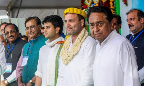 सिंधिया के सितारे गर्दिश में चह रहे थे