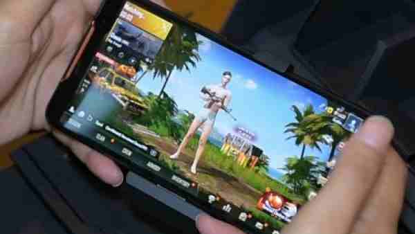 A young man died in a train while playing a pubji game A young man died in a train while playing a pubji game