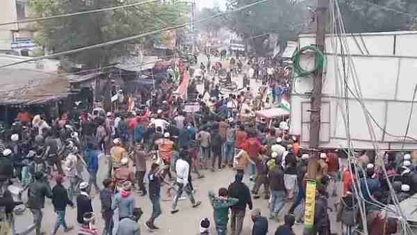 फर्रुखाबाद में भी पथराव