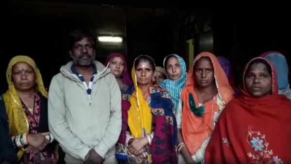 300 रुपए चार्ज के नाम पर लिए
