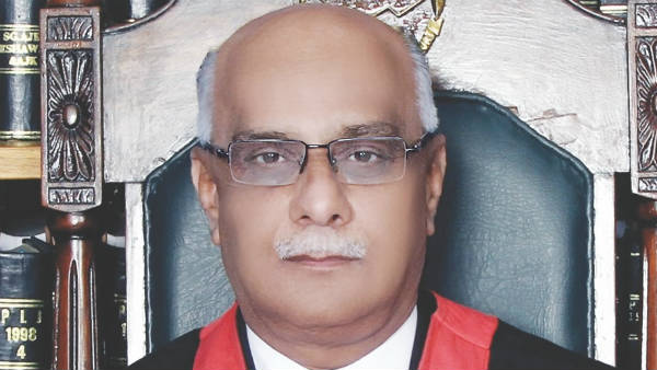 जस्टिस वकार अहमद सेठ ने सुनाया था फैसला