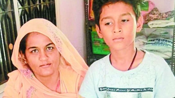 These women in Barmer who neither Pakistani nor Hindustani, their children are Indian These women in Barmer who neither Pakistani nor Hindustani, their children are Indian