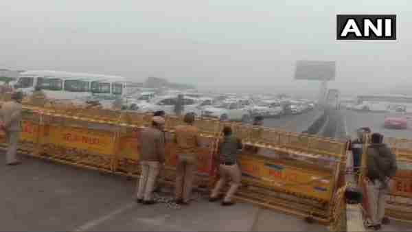 traffic on Delhi-Gurugram Expressway due to Citizenship Amendment Act traffic on Delhi-Gurugram Expressway due to Citizenship Amendment Act