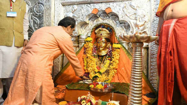 कुल देवी एकवीरा माता के मंदिर पहुंचे उद्धव
