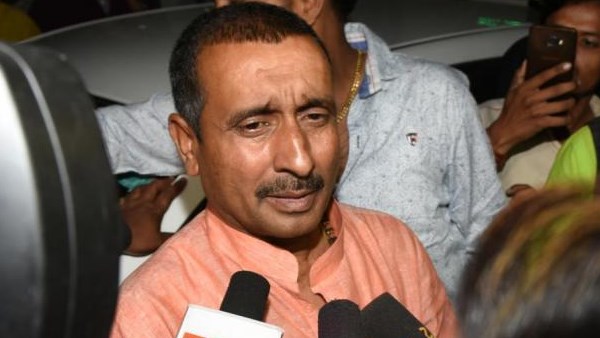 प्रियंका गांधी ने साधा निशाना