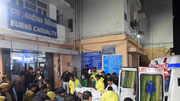 पीड़िता को एयरलिफ्ट कर लखनऊ से दिल्ली लाया गया था