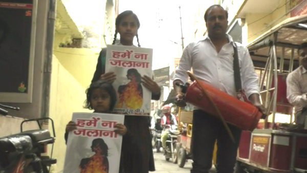 SP leader went with fire extinguisher in school SP leader went with fire extinguisher in school