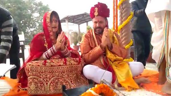 foreign couple marriage in varanasi by hindu rituals foreign couple marriage in varanasi by hindu rituals