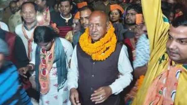 टिकट कटने पर की भाजपा से बगावत