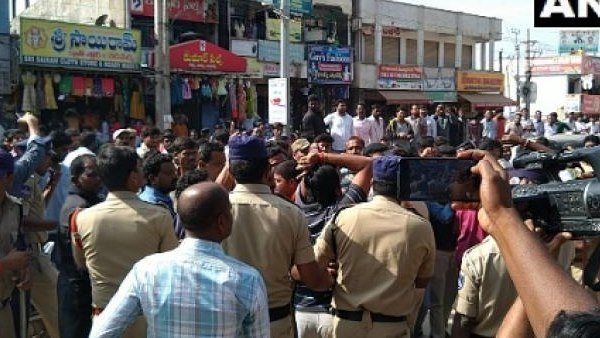महिलाओं की सुरक्षा के लिए भगवान से मिन्नतें मांगीं जा रहीं