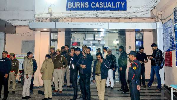 न्याय मांगने वाली उन्नाव की बहादुर बेटी को इंसाफ कब! न्याय मांगने वाली उन्नाव की बहादुर बेटी को इंसाफ कब!