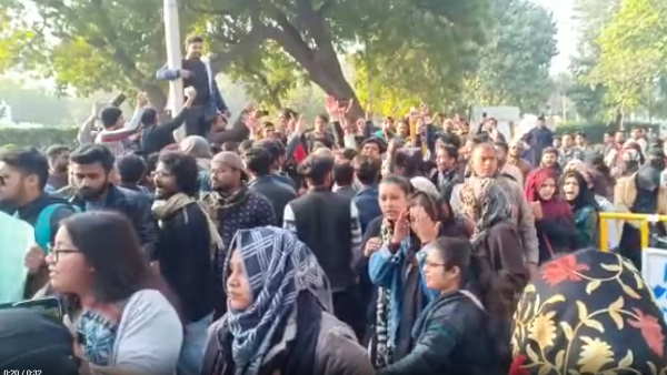 aligarh muslim university exams are postponed after metting with vc aligarh muslim university exams are postponed after metting with vc