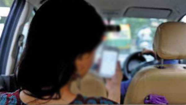 लिफ्ट देने के बहाने कार में बैठाया