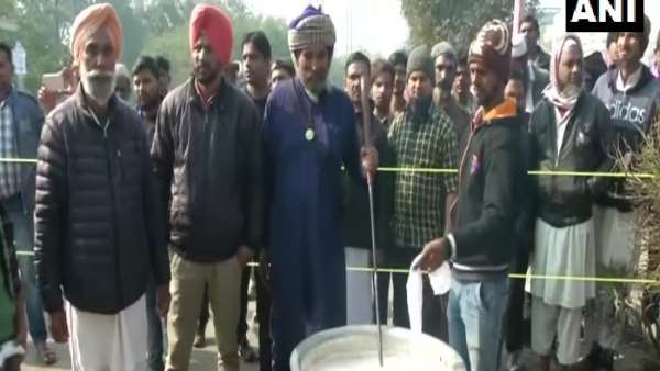 शाहीन बाग में सिखों का लंगर , sikh langar Shaheen Bagh protesters, Delhi, sikh, langar, Shaheen Bagh, citizenship amendment act, दिल्ली, शाहीन बाग, लंगर, नागरिकता संशोधन कानून शाहीन बाग में सिखों का लंगर , sikh langar Shaheen Bagh protesters, Delhi, sikh, langar, Shaheen Bagh, citizenship amendment act, दिल्ली, शाहीन बाग, लंगर, नागरिकता संशोधन कानून