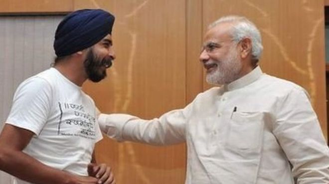 प्रधानमंत्री मोदी के साथ तेजिंदर पाल सिंह बग्गा प्रधानमंत्री मोदी के साथ तेजिंदर पाल सिंह बग्गा