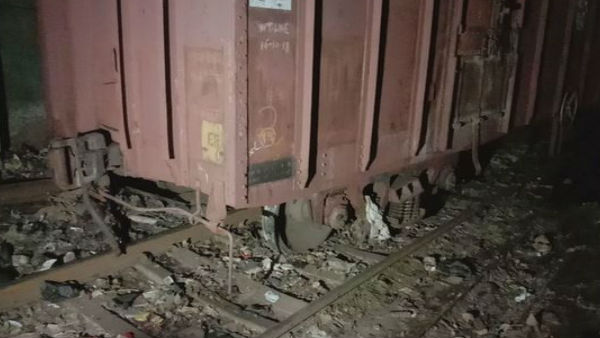 Mumbai: Two wagons of a goods train derailed near Kurla railway station. Mumbai: Two wagons of a goods train derailed near Kurla railway station.