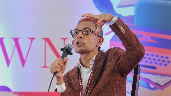 गिरती अर्थव्यवस्ता पर अभिजीत बनर्जी ने जताई चिंता