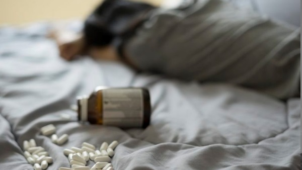 thai woman kills self due to financial crisis in agra thai woman kills self due to financial crisis in agra