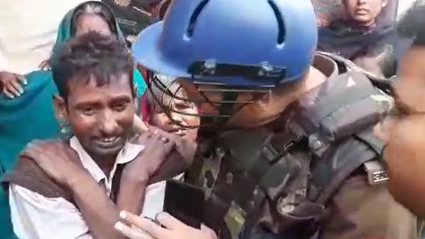 अलमारी के नीचे दबकर मौत