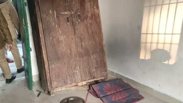 ग्रामीणों ने शिक्षकों को घेरकर पीटा
