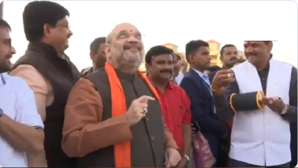 Watch: Amit Shah flying kite at Ahmedabad, Video goes to viral Watch: Amit Shah flying kite at Ahmedabad, Video goes to viral