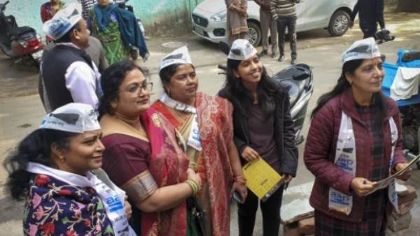 AAP का रिपोर्ट कार्ड दिखाया