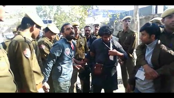 chahiye chahiye Azadi slogans in jaipur literature festival, VIDEO chahiye chahiye Azadi slogans in jaipur literature festival, VIDEO