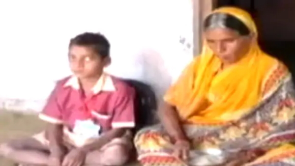 पिता की हो चुकी है मौत और मां दिव्यांग