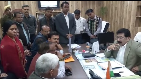 फेसबुक पर टीना डाबी के नाम से 120 अकाउंट