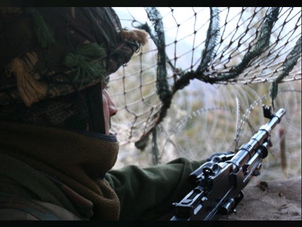 Five pakistani entered Indian village, BSF caught them, they said- we came to meet a girl Five pakistani entered Indian village, BSF caught them, they said- we came to meet a girl