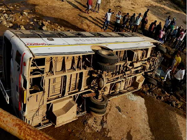 horrific bus accident in Chhattisgarh , 17 passengers injured horrific bus accident in Chhattisgarh , 17 passengers injured