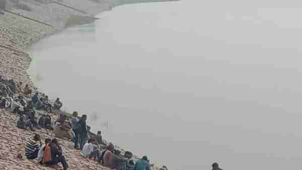 शव की तलाश के लगाए गोताखोर