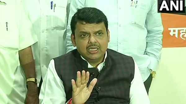 Devendra Fadnavis taunts Uddhav Thackeray Devendra Fadnavis taunts Uddhav Thackeray