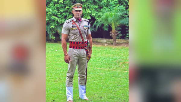 फरार हैं डीएसपी अतुल सैनी
