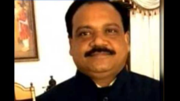 ओपी गुप्ता को घर से पुलिस ने गिरफ्तार किया गया