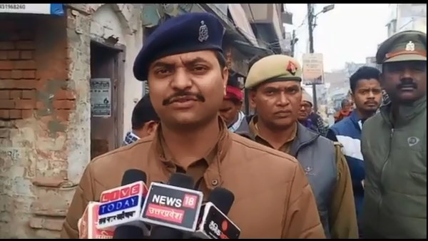 सुबह नौकरानी आई थी साफ करने