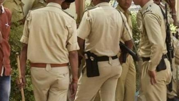 पत्नी और बच्चे छोड़ कर जा चुके थे