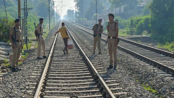 Bihar 5 people killed train accident, Hasanpur, Samastipur, Khagariya , train accident, train, accident, bihar, बिहार, रेल दुर्घटना Bihar 5 people killed train accident, Hasanpur, Samastipur, Khagariya , train accident, train, accident, bihar, बिहार, रेल दुर्घटना
