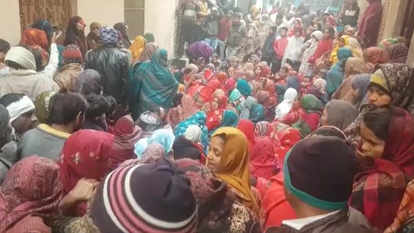 बदमाशों ने पूरा घर खंगाला