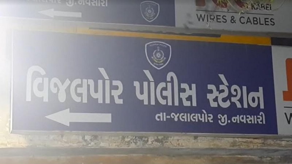 पति के इनकार के बाद उसे ससुर घर लेकर गया