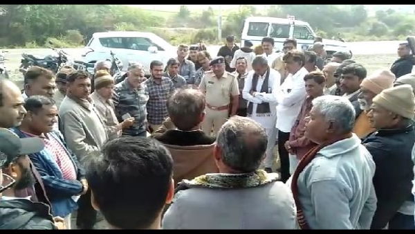mahatma gandhi statue broken in amreli gujarat mahatma gandhi statue broken in amreli gujarat