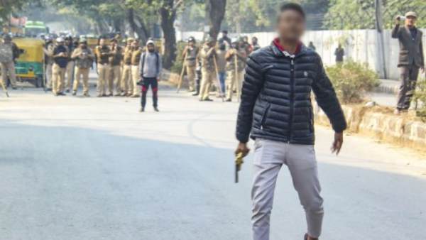 फेसबुक पोस्ट से हुए कई खुलासे