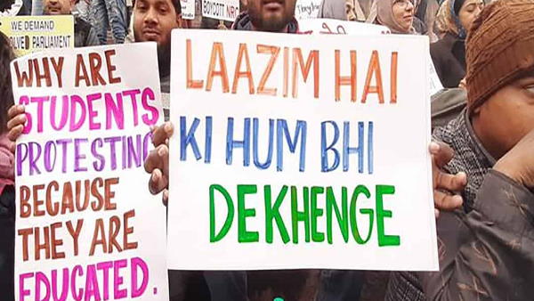 प्रोफेसर ने की प्रदर्शनकारी छात्रों के खिलाफ शिकायत