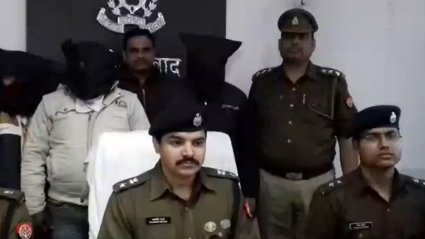 तीन लोगों के साथ मिलकर की पत्नी की हत्या
