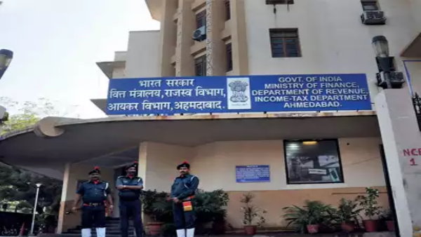 IncomeTax Department raids at Gujarat, Officials Found 3 Crore In Cash from Three Real Estate IncomeTax Department raids at Gujarat, Officials Found 3 Crore In Cash from Three Real Estate