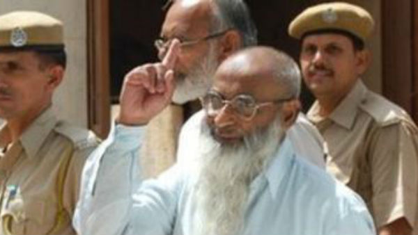 इसलिए बुलाते हैं लोग डॉक्टर बम