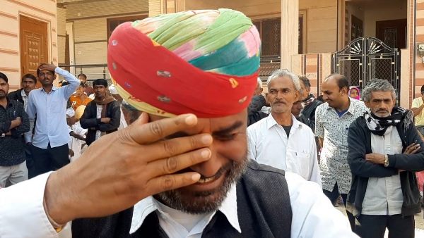 jalore raniwara khurd man Crying front of MLA Narayan Singh Dewal jalore raniwara khurd man Crying front of MLA Narayan Singh Dewal