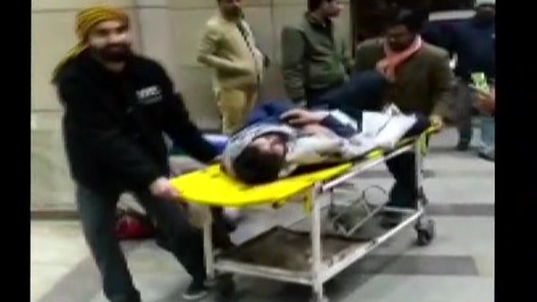 JNU student has been beaten up by university student admitted at Safdarjung Hospital JNU student has been beaten up by university student admitted at Safdarjung Hospital